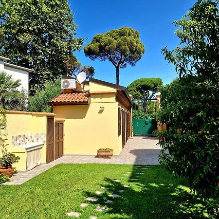 Serra Di Mare Casa Con Giardino Livorno Esterno foto