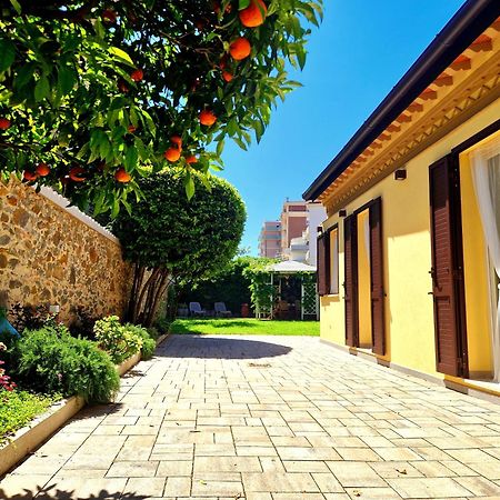Serra Di Mare Casa Con Giardino Livorno Esterno foto