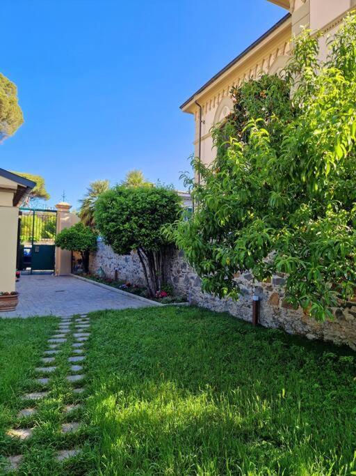 Serra Di Mare Casa Con Giardino Livorno Esterno foto