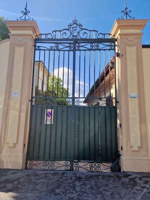 Serra Di Mare Casa Con Giardino Livorno Esterno foto