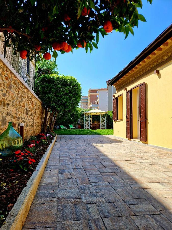 Serra Di Mare Casa Con Giardino Livorno Esterno foto
