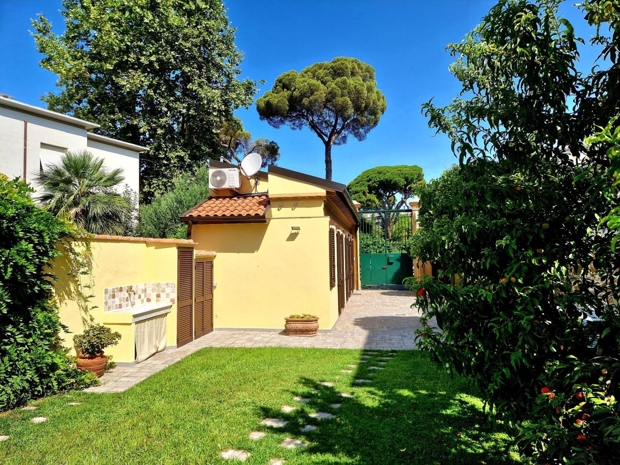 Serra Di Mare Casa Con Giardino Livorno Esterno foto
