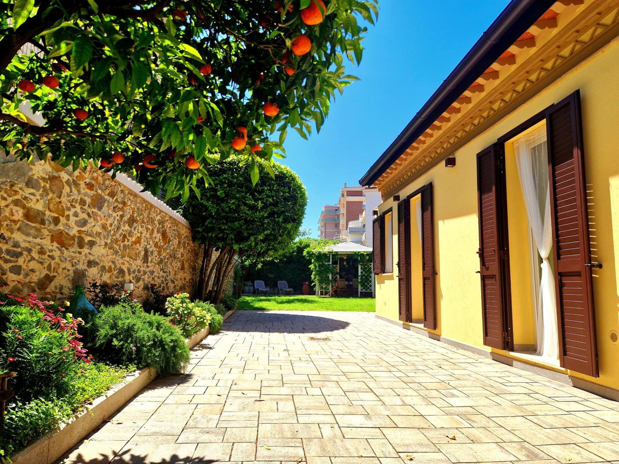 Serra Di Mare Casa Con Giardino Livorno Esterno foto
